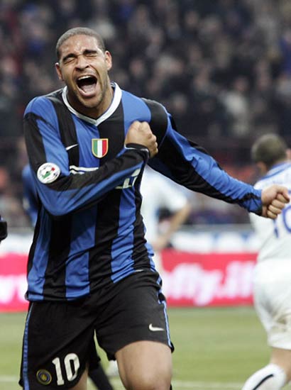 Adriano celebra un gol con el Inter de Milán. Adriano celebra un gol con el Inter de Milán.