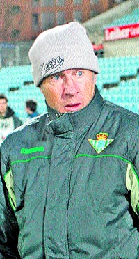 El Sevilla acusa a Luis Fernández de agresión El Sevilla acusa a Luis Fernández de agresión