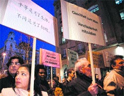 El racismo y la xenofobia se ceban sobre todo en Aragón con las mujeres El racismo y la xenofobia se ceban sobre todo en Aragón con las mujeres