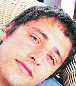Un joven busca en Vigo a su familia paterna Un joven busca en Vigo a su familia paterna