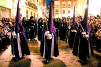 Las procesiones más militares toman el centro de la ciudad Las procesiones más militares toman el centro de la ciudad
