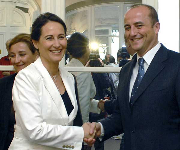 Royal saluda a Miguel Sebastián (Efe) Royal saluda a Miguel Sebastián (Efe)