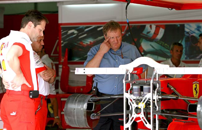 Reparando el Ferrari Reparando el Ferrari