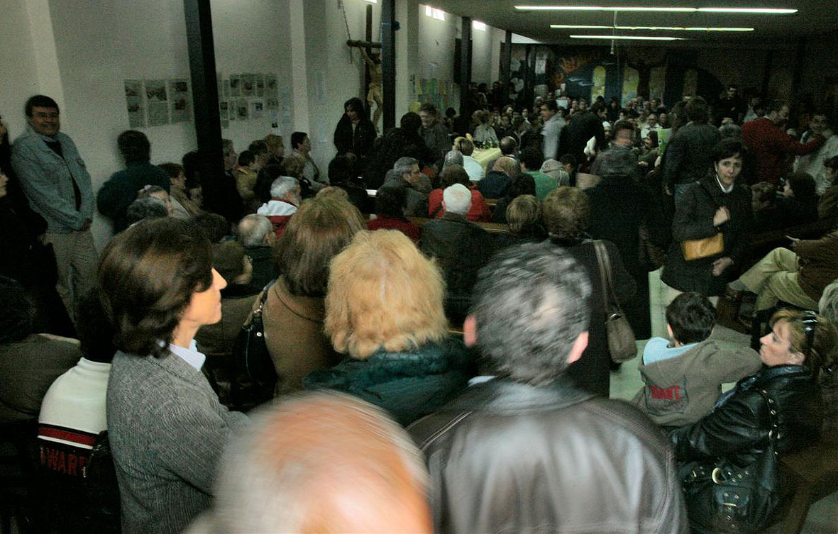 A rebosar durante la misa prohibida por el Arzobispado A rebosar durante la misa prohibida por el Arzobispado