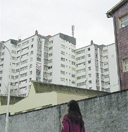 Exigen retirar una antena del Barrio de las Flores Exigen retirar una antena del Barrio de las Flores