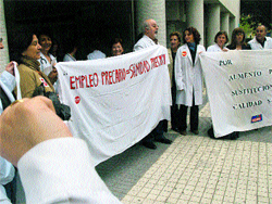 La huelga de médicos deja colgados y sin cita a muchos alicantinos La huelga de médicos deja colgados y sin cita a muchos alicantinos