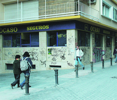 Arreglar el vandalismo nos cuesta 2.098 euros al día Arreglar el vandalismo nos cuesta 2.098 euros al día