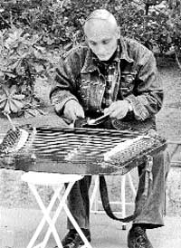 Con música del címbalo Con música del címbalo