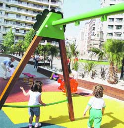 Las plazas reformadas sufren actos vandálicos Las plazas reformadas sufren actos vandálicos