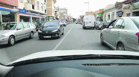 El FEVE de Los Nietos se lleva por delante El FEVE de Los Nietos se lleva por delante
