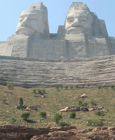 Estatua a Huangdi y Yandi Estatua a Huangdi y Yandi