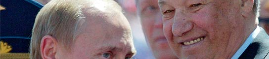 Yeltsin junto a su sucesor, Vladimir Putin
