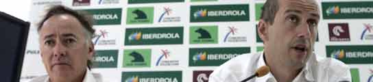 El director técnico del Desfio Español Agustín Zulueta (derecha) y el director deportivo, Luis Doreste, durante la rueda de prensa que ofrecieron este domingo en Valencia