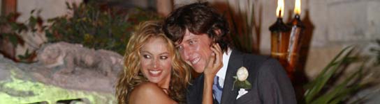 Paulina Rubio y "Colate" tras contraer matrimonio en la ceremonia religiosa. Paulina Rubio y "Colate" tras contraer matrimonio en la ceremonia religiosa.