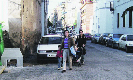 Un peligroso camino hasta llegar al cole Un peligroso camino hasta llegar al cole