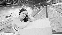 «Mientras nado en la piscina repaso los exámenes» «Mientras nado en la piscina repaso los exámenes»