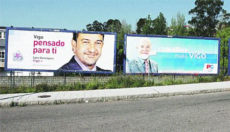 Unos pegarán carteles y otros posarán Unos pegarán carteles y otros posarán