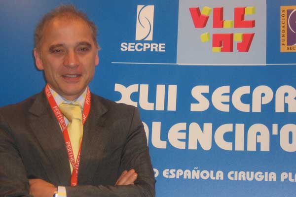 Doctor Juan Monreal, cirujano plástico del Sanatorio Virgen del Mar de Madrid Doctor Juan Monreal, cirujano plástico del Sanatorio Virgen del Mar de Madrid