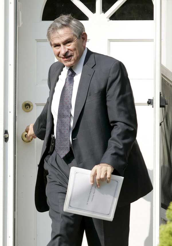 Wolfowitz, saliendo de su casa en Maryland. Wolfowitz, saliendo de su casa en Maryland.