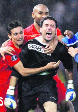 El Sevilla repite gracias a Palop El Sevilla repite gracias a Palop