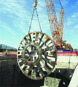 La tuneladora de la L9 se traslada al Prat para empezar el túnel en verano La tuneladora de la L9 se traslada al Prat para empezar el túnel en verano