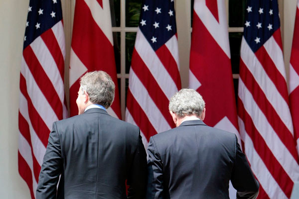 Bush y Blair tras hablar con los medios Bush y Blair tras hablar con los medios