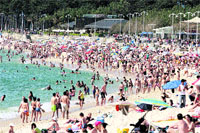 Lleno total en las playas y casi 30 grados en pleno centro Lleno total en las playas y casi 30 grados en pleno centro