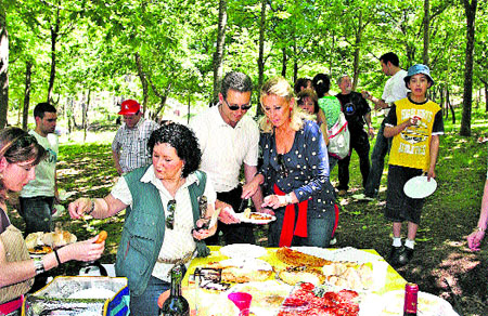 Empanada gallega, saltimbanquis, churros, plantas y paseíllos... Empanada gallega, saltimbanquis, churros, plantas y paseíllos...