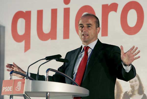 Miguel Sebastián, durante un mitin. Miguel Sebastián, durante un mitin.