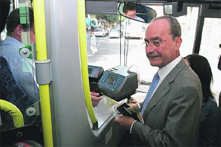 Un pasajero inusual en el autobús Un pasajero inusual en el autobús