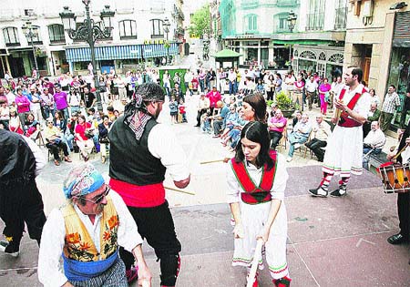 Fiesta con folclore aragonés Fiesta con folclore aragonés
