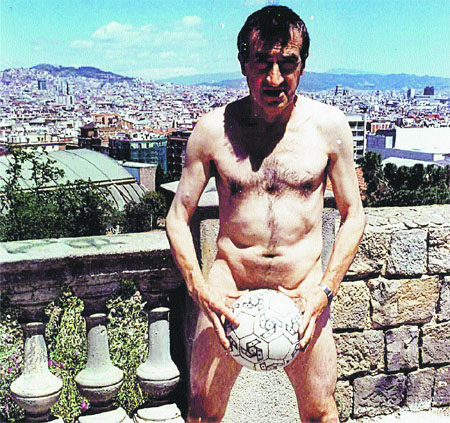 El ‘Maradona de la Rambla’ mostra que l’han deixat «en pilotes» El ‘Maradona de la Rambla’ mostra que l’han deixat «en pilotes»