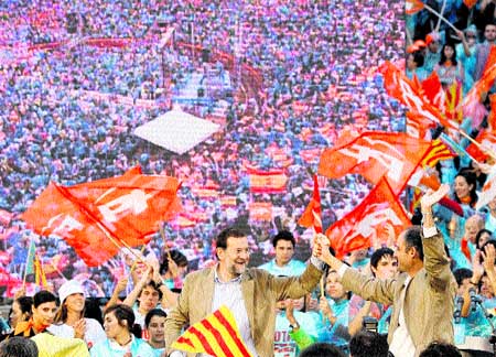 Rajoy y Camps se dan un baño de valencianismo Rajoy y Camps se dan un baño de valencianismo