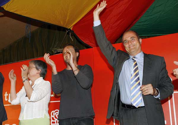 Miguel sebastián, durante un mitin en el distrito de Hortaleza Miguel sebastián, durante un mitin en el distrito de Hortaleza