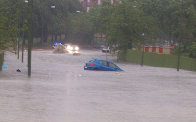Coches hundiéndose cerca de Mirasierra Coches hundiéndose cerca de Mirasierra