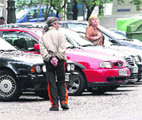 Los vecinos del centro, con miedo a los ‘gorrillas’ Los vecinos del centro, con miedo a los ‘gorrillas’