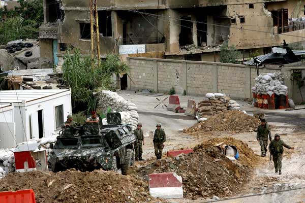 Los combates entre el ejército y los radicales se han cobrado más de cien víctimas en el barrio de Los combates entre el ejército y los radicales se han cobrado más de cien víctimas en el barrio de