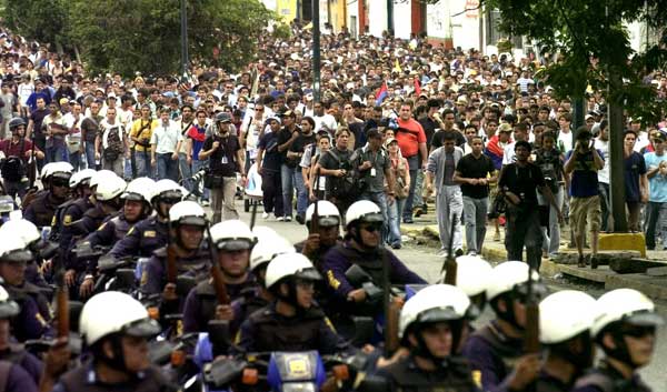 Los estudiantes se manifestaron al grito de "libertad, libertad". Los estudiantes se manifestaron al grito de "libertad, libertad".
