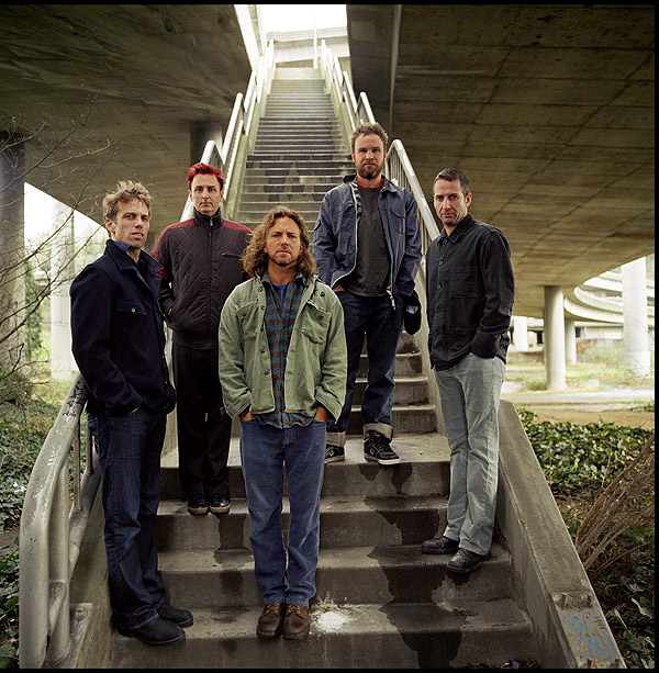 El quinteto de Seatle Pearl Jam, liderado por el vocalista Eddie Vedder (centro). El quinteto de Seatle Pearl Jam, liderado por el vocalista Eddie Vedder (centro).