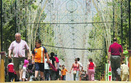 La Feria resucita: cerca de 500.000 personas suben a Almanjáyar La Feria resucita: cerca de 500.000 personas suben a Almanjáyar