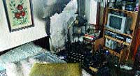 Un incendio destroza un piso en el barrio de Os Mariñeiros Un incendio destroza un piso en el barrio de Os Mariñeiros
