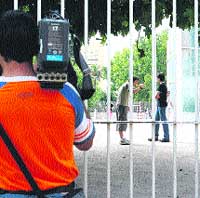 Tres chicos apuñalan a un compañero de instituto en Valencia Tres chicos apuñalan a un compañero de instituto en Valencia
