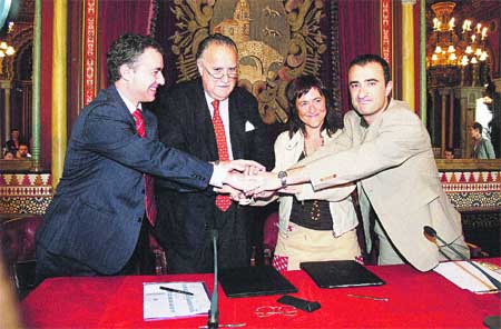 Azkuna crea una concejalía de fiestas y turismo y quita la de aparcamientos Azkuna crea una concejalía de fiestas y turismo y quita la de aparcamientos