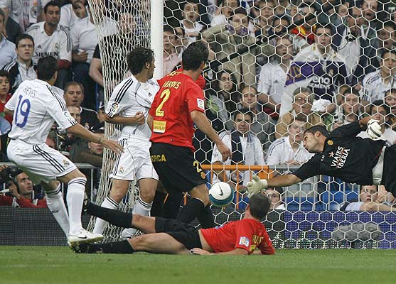 El primer gol de Reyes El primer gol de Reyes