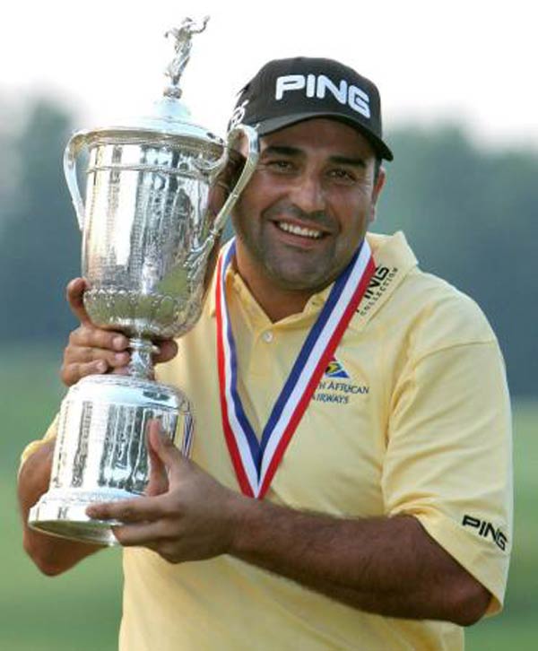 Ángel Cabrera con el trofeo de campeón Ángel Cabrera con el trofeo de campeón