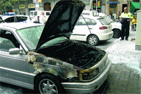 Susto al arder un coche en Villarroel Susto al arder un coche en Villarroel