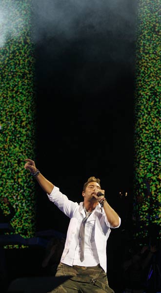 El cantante almeriense David Bisbal, durante su actuación El cantante almeriense David Bisbal, durante su actuación