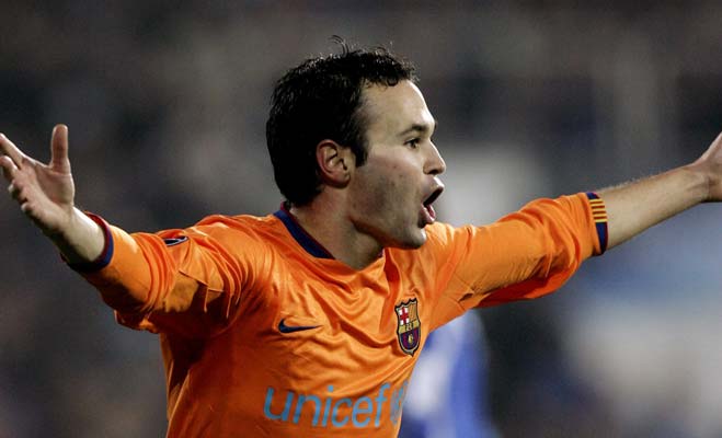 Iniesta celebra un gol Iniesta celebra un gol