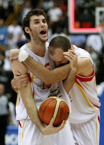 Rudy celebra un triunfo Rudy celebra un triunfo