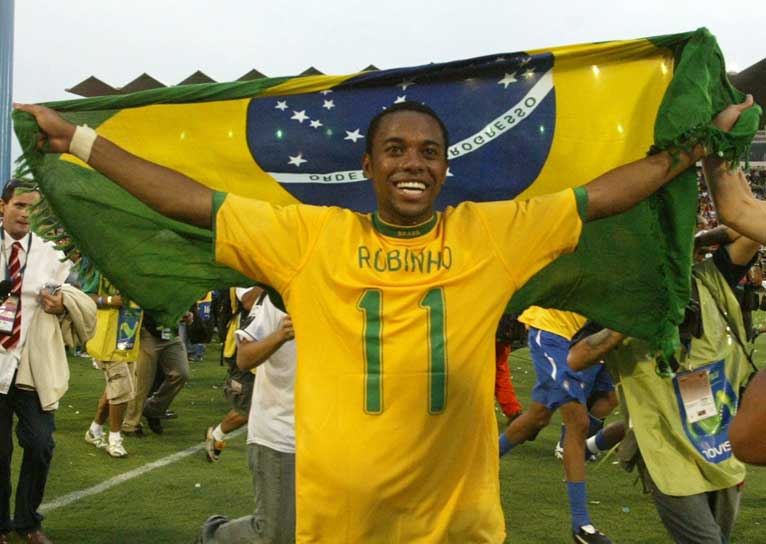Robinho con bandera de brasil Robinho con bandera de brasil